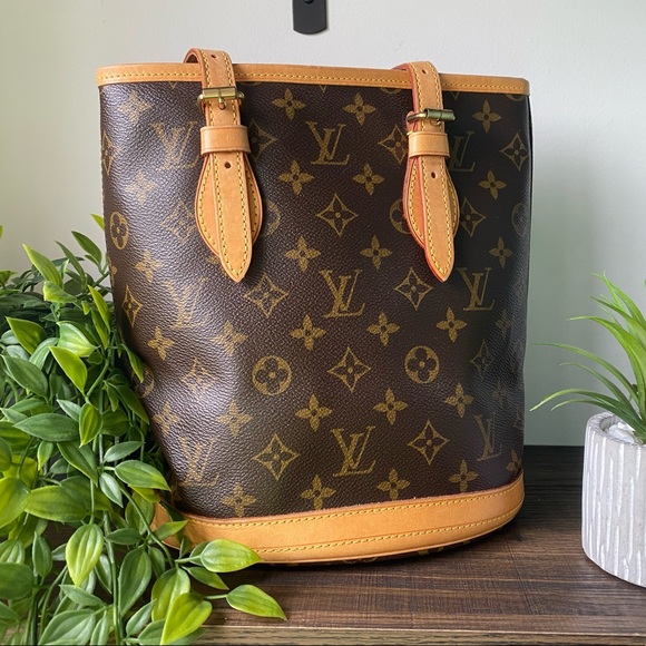 Louis Vuitton Handbags - LOUIS VUITTON bucket PM shoulder bag
